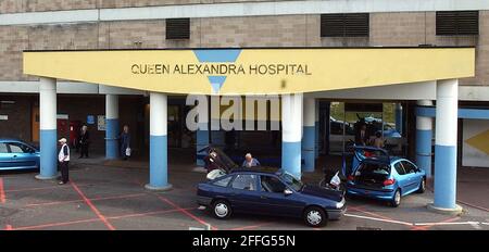 QUEEN ALEXANDRA HOSPITAL, COSHAM, PORTSMOUTH.  PIC MIKE WALKER, 2002 Stock Photo