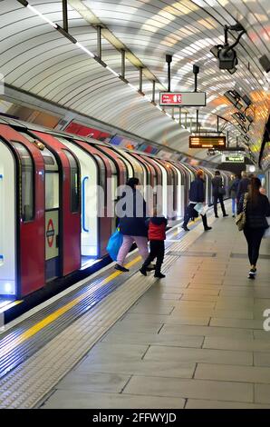 London, England, United Kingdom. Passengers exiting a Victoria Line underground (subway) train at the Pimlico Station. Stock Photo