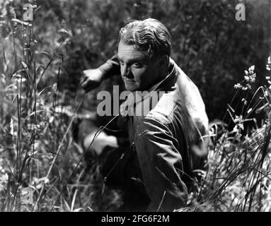 JAMES CAGNEY in 13 RUE MADELEINE 1946 director HENRY HATHAWAY original screenplay John Monks Jr and Sy Bartlett producer Louis de Rochemont Twentieth Century Fox