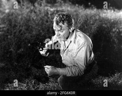 JAMES CAGNEY in 13 RUE MADELEINE 1946 director HENRY HATHAWAY original screenplay John Monks Jr and Sy Bartlett producer Louis de Rochemont Twentieth Century Fox