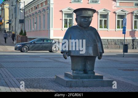 Toripoliisi statue in Oulu, Finland Stock Photo - Alamy