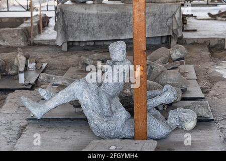 Mother with a child human body plaster cast, ancient victims of the Mount Vesuvius volcano eruption in AD 79, Mensa Ponderaria in Pompeii, Italy Stock Photo