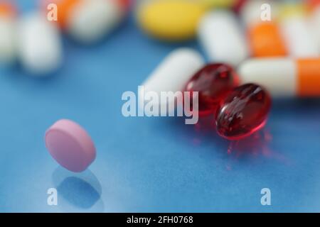 Colorful of tablets and capsules pill in blister packaging arranged with beautiful pattern with flare light. Pharmaceutical industry concept. Pharmacy Stock Photo
