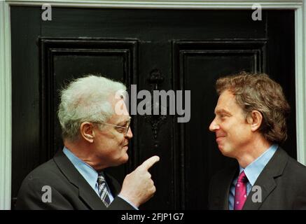 Lionel Jospin French Prime Minister with British July 1998  Prime Minister Tony Blair outside number 10 Downing Street. Stock Photo