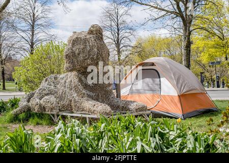 Toronto, Canada. 25th Apr, 2021. Many homeless people have avoided shelters and set up tent communities in the city parks during the COVID-19 pandemic. Credit: SOPA Images Limited/Alamy Live News Stock Photo