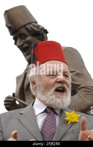 File photo dated 23/2/2008 of Sir Anthony Hopkins performing a stand-up routine in Caerphilly, south Wales, at the unveiling of a nine foot high bronze statue of Tommy Cooper at the Twyn Car Park in Caerphilly. Sir Anthony Hopkins has been named as best actor at the 2021 Oscars for his role as a man slipping into dementia in The Father. Issue date: Monday April 26, 2021. Stock Photo