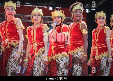 Female dancers and singers in traditional Indonesian costume perform at Hello Indonesia Festival, London Stock Photo