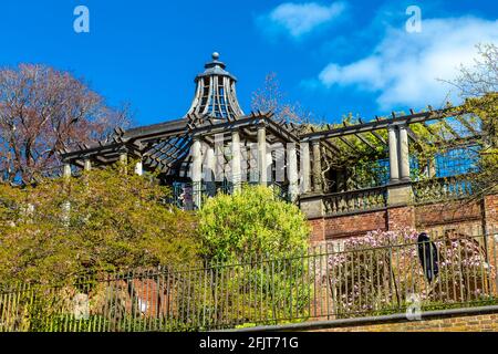 Hampstead Heath Pergola and Hill Gardens, North London, UK Stock Photo