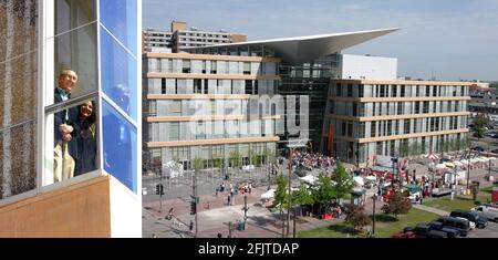 Composite photo showing architect César Pelli with guests overlooking the Grand Opening of the Central Library building on Nicollet Mall in downtown M Stock Photo