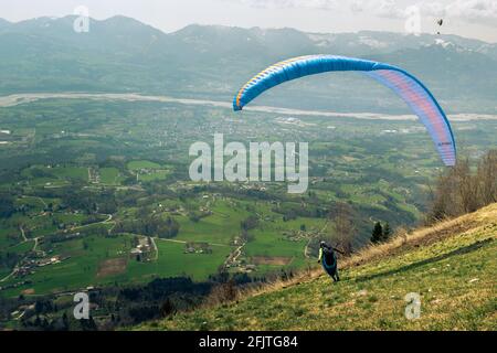 Panorama of the valley from the Ere Refuge. A departing paraglider. San Gregorio nelle Alpi, Belluno, Italy Stock Photo