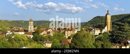 France, Jura, Arbois, the vineyard with on the right Saint Just church tower, Bontemps castel and the beltower of the former collegiate Notre Dame on the left Stock Photo