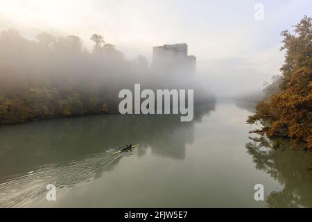 Switzerland, Canton of Geneva, Vernier, the Rhone river against the bottom of the Le Lignon urban complex built from 1960, rowing Stock Photo