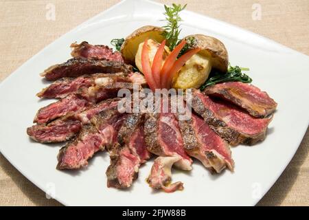 piatti di carne della cucina italiana Stock Photo - Alamy