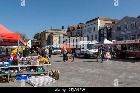 Salisbury, Wiltshire, England, UK. 2021. Activity around closing time of the Saturday market on Market Square in the city centre, Stock Photo