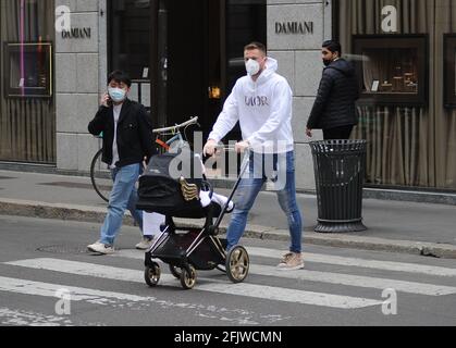 Milan, Milan Skriniar and family in the center Milan Skriniar, defender of INTER and the national team of SLOVAKIA. surprised walking through the streets of the center with his partner BARBORA HRONCEKOVA and little CHARLOTTE, born 6 months ago. Stock Photo