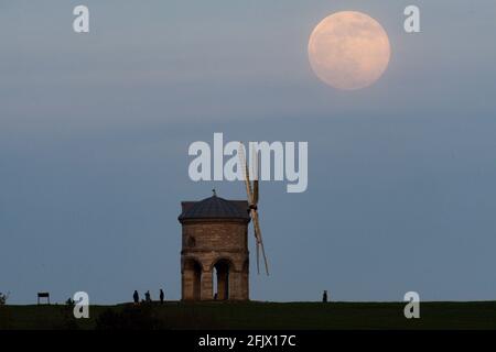 The moon rises behind Chesterton Windmill in Warwickshire, before the April super full moon on the 27th, which is traditionally known as the Pink Moon. Picture date: Monday April 26, 2021. Stock Photo