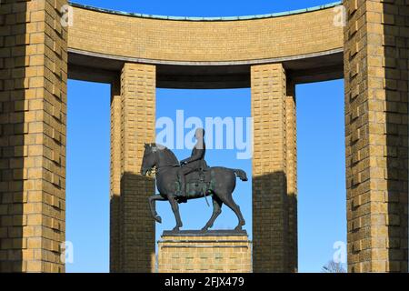 Equestrian statue of Albert I of Belgium (1875-1934) at the King Albert I Memorial (Westfront Nieuwpoort) at Nieuport/Nieuwpoort, Belgium Stock Photo