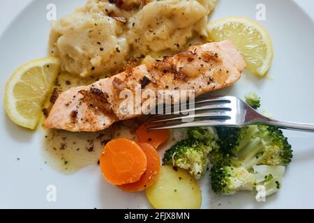 Sautéed salmon with vegetables Stock Photo