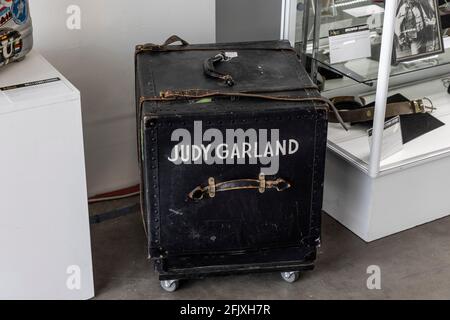 Bel Air, USA. 26th Apr, 2021. Hollywood Legends and Luminaries auction at Julien's Auctions. Memorabilia from some of Hollywood's biggest films and stars. Judy Garland trunk. 4/26/2021 Beverly Hills, CA USA (Photo by Ted Soqui/SIPA USA) Credit: Sipa USA/Alamy Live News Stock Photo