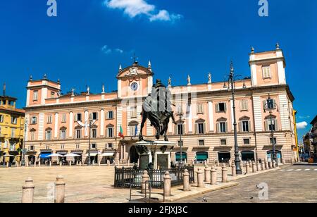 Monument to Alessandro Farnese on Piazza Cavalli in Piacenza, Italy Stock Photo