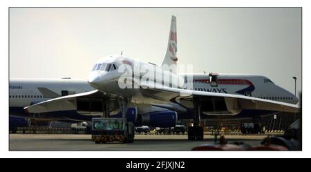 Concord that developed engine trouble towed in to hangar for inspectionpic David Sandison 15/7/2002 Stock Photo