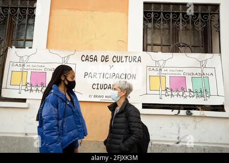 Madrid, Spain. 26th Apr, 2021. Demonstrators seen during the demonstration against the closure of the cultural centers of Madrid in the Plaza de Dos de Mayo. Credit: SOPA Images Limited/Alamy Live News Stock Photo