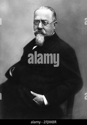 The celebrated italian psychiatrist and criminologist Cesare LOMBROSO ( 1835 - 1909 ) , founder of Criminal Antropology founded on Physiognomy - SCIENZIATO - MEDICO - PSICHIATRA - PSICHIATRIA - PSYCHIATRY - FISIOGNOMICA - CRIMINOLOGO - CRIMINOLOGY - CRIMINOLOGIA - occhiali - glasses - barba - baffi - moustache - beard - cravatta papillon - tie - colletto - collar - uomo anziano vecchio - older man - ancient - ritratto - portrait ----  Archivio GBB Stock Photo