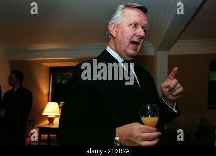 STEVEN NORRIS AT A CAMPAIGN MEETING BEFORE FINDING OUT IF HE IS TO BE REINSTATED AS THE TORY CANDIDATE FOR MAYOR OF LONDON Stock Photo