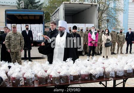 Non Exclusive: KYIV UKRAINE - APRIL 26, 2021 - Primate of the Orthodox Church of Ukraine, Metropolitan of Kyiv and Ukraine Epifanii blesses paskas (Uk Stock Photo