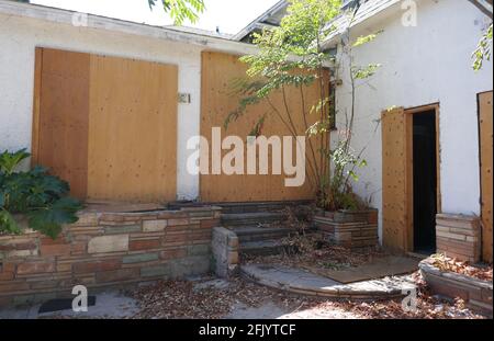 West Hollywood, California, USA 26th April 2021 A general view of atmosphere boarded up House on April 26,  2021 in West Hollywood, California, USA. Photo by Barry King/Alamy Stock Photo Stock Photo