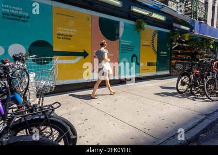 New York, USA. 13th July, 2019. Advertising for the e-commerce enabling company Shopify in the Lower East Side neighborhood of New York on Saturday, July 13, 2019. (Photo by Richard B. Levine) Credit: Sipa USA/Ģ����ý Live News Stock Photo