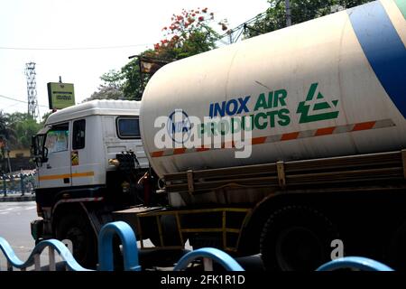 Kolkata, India. 27th Apr, 2021. An oxygen tanker seen on the streets of Kolkata.Hospitals in India are running out of oxygen supply for the Covid-19 patients during the second wave of Covid-19 pandemic. (Photo by Avishek Das/SOPA Images/Sipa USA) Credit: Sipa USA/Alamy Live News Stock Photo