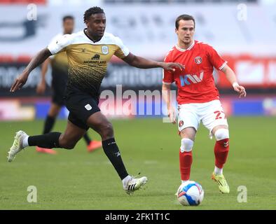 Charlton Athletic's Liam Millar (right) and Crewe Alexandra's Donervon Daniels battle for the ball during the Sky Bet League One match at The Valley, London. Picture date: Tuesday April 27, 2021. Stock Photo