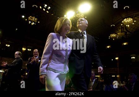 iain duncan smith leaves the stage with his wife after his speech to the tory conference. 10/10/01 pilston Stock Photo