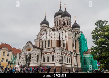 TALLINN, ESTONIA - AUGUST 22, 2016: Crowds of visitors and Alexander Nevsky orthodox cathedral in Tallinn. Stock Photo