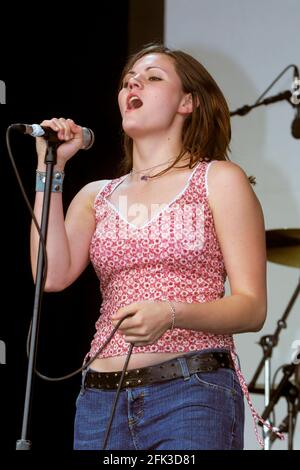 Brett Anderson - The Donnas, V2002, Hylands Park, Chelmsford, Essex, Britain - 18 August 2002 Stock Photo