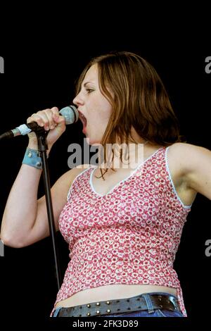 Brett Anderson - The Donnas, V2002, Hylands Park, Chelmsford, Essex, Britain - 18 August 2002 Stock Photo