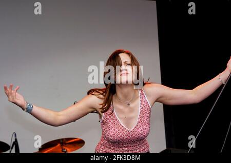 Brett Anderson - The Donnas, V2002, Hylands Park, Chelmsford, Essex, Britain - 18 August 2002 Stock Photo