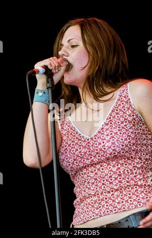 Brett Anderson - The Donnas, V2002, Hylands Park, Chelmsford, Essex, Britain - 18 August 2002 Stock Photo