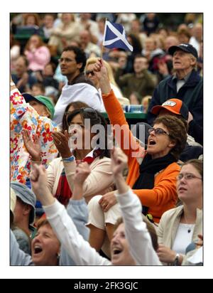 Support for Andrew Murray on Murray Mount (Henman Hill) Murray was playing against David Nalbandian.pic David Sandison 25/6/2005 Stock Photo