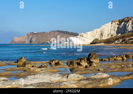 Realmonte, Agrigento, Sicily, Italy. View along rocky coast to the white limestone cliffs of the Scala dei Turchi. Stock Photo