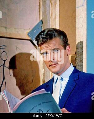 ROGER MOORE (1927-2017) English film and TV actor as The Saint in the 1962-69 ITC TV series Stock Photo