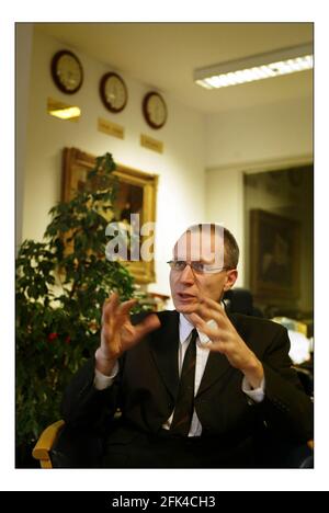 robert thomson ....editor of th times in his office in londonpic David Sandison 10/3/2004 Stock Photo