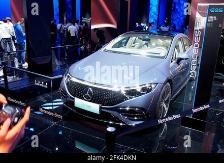 (210428) -- SHANGHAI, April 28, 2021 (Xinhua) -- A Mercedes Benz new energy vehicle is displayed at the 19th International Automobile Industry Exhibition (Auto Shanghai 2021) in Shanghai, east China, April 28, 2021. The 19th Shanghai International Automobile Industry Exhibition (Auto Shanghai 2021) concluded on Wednesday. The 10-day auto show, which kicked off on April 19, attracted roughly 810,000 visitors and more than 1,000 companies in the auto industry. A total of 1,310 vehicle models were displayed at the show, according to the organizer. Auto Shanghai 2021 is the first major auto s Stock Photo