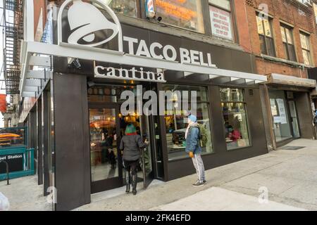 New York, USA. 19th Dec, 2018. New York NY/USA-December 19, 2018 A spanking brand new Taco Bell Cantina franchise in the Chelsea neighborhood of New York on Wednesday, December 19, 2018. Yum Brands, owner of Taco Bell, Pizza Hut among other brands, announced first-quarter revenue and earnings that beat analystsÕ expectations, fueled by U.S. sales growth. (Photo by Richard B. Levine) Credit: Sipa USA/Alamy Live News Stock Photo