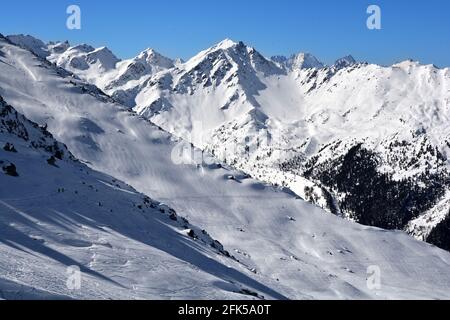 Off-trail skiing in the Verbier 4 Valleys area (Tortin sector) in Southern Switzerlnad Stock Photo