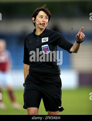 Match referee Elizabeth Simms Stock Photo - Alamy