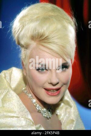 ELKE SOMMER ACTRESS (1968 Stock Photo - Alamy