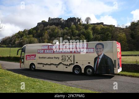 A view of Scottish LabourÕs second vote battle bus in front of Stirling Castle in Stirling, during campaigning for the Scottish Parliamentary election. Picture date: Thursday April 29, 2021. Stock Photo