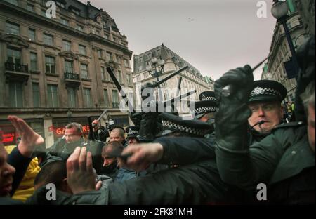 London Mayday Demonstrations 2001  Police use batons on protesters and photographers in Oxford Circus during the mayday  protests Stock Photo